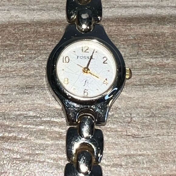 Fossil F2 Women Watch Stainless Silver Tone Steel New Battery White Quartz Y2K - Picture 1 of 6